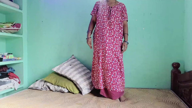 Vijay002: Lavanya, performance solo avec des seins gorgés de lait