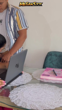Felsefe öğretmeni bana yıl sonu sınavı veriyor.