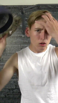 Flexing en oliemassage door Casper Ivarsson