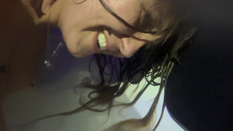 MoonLight07: Můj nevlastní bratr mě šuká do kundičky a zadku ve vířivce