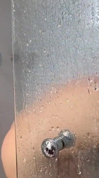 Wanita Latin Mandi Diakhiri Dengan Orgasme Basah Yang Kuat