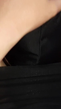 레즈 섹스 노예의 머리를 더 빨리 사정할 수 있어