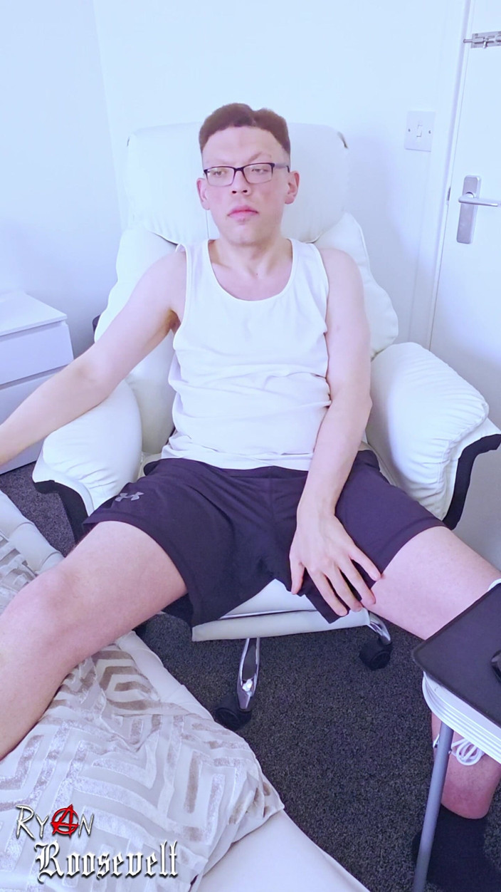 Ryan Roosevelt: Horny Fun in My Bedroom Office Leads to Premature Cum...