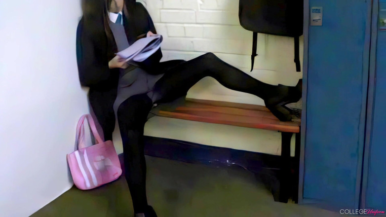 College Uniform: Up Sk!rt con sophia smith