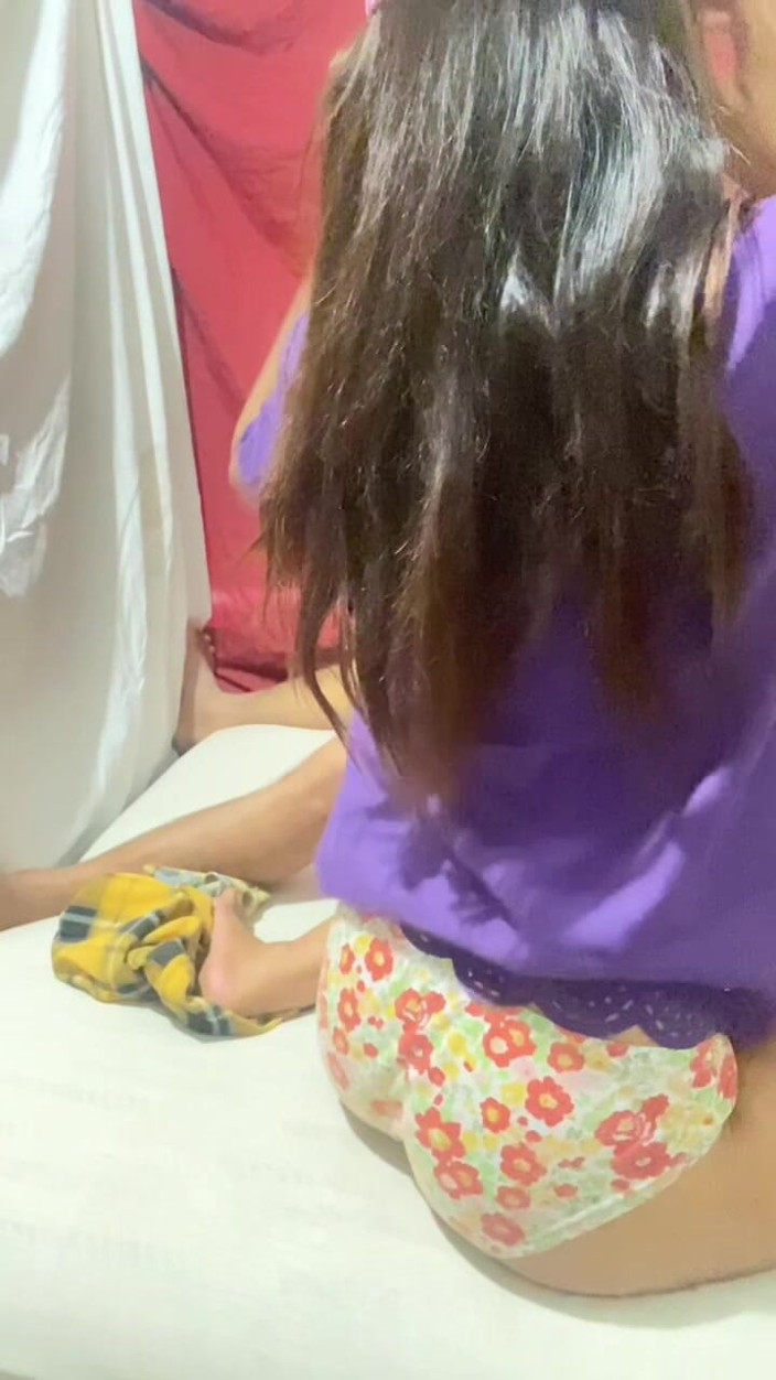 YammyPH: 내 대물에 내 발정난 사촌을 따먹어!