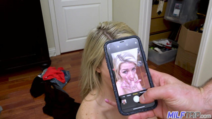 MILF Trip: एथलेटिक सुनहरे बालों वाली milf(चोदने लायक मम्मी) Kit Mercer लंड खाली करती है