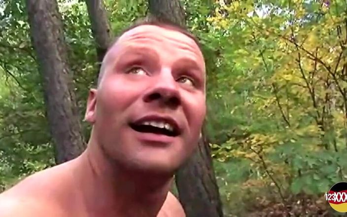 123XXX - 100% Amateurs: Дикая немецкая девушка с рыжими волосами трахается в лесу