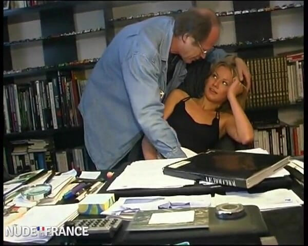 La France a Poil: Remaja pirang cantik belajar bahasa Prancis disodok dan dicrot di...