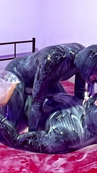 Plakkerig latexspel, deel 2 - Alex Latex