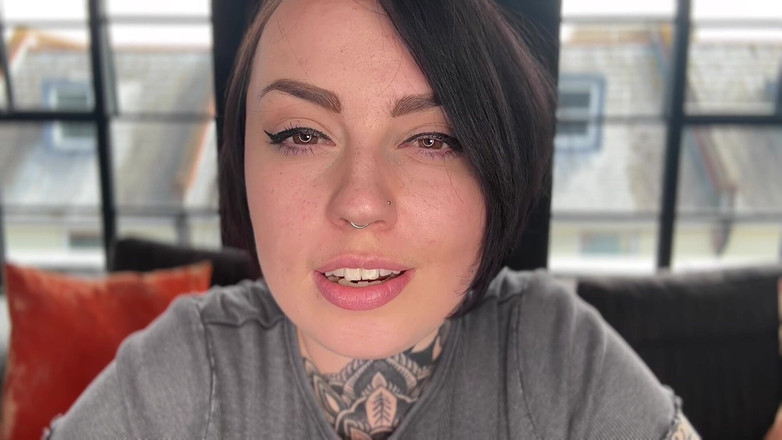 Miss Valentina: Spójrz mi w oczy i zrzuć kontrolę