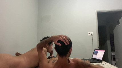 Leandro e Asafe: İki yaramaz genç adam kamerada sevişiyor ve gösteriyor