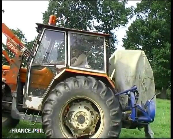 La France a Poil: There's no better way to flirt than a tractor!