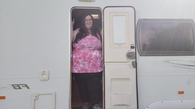 SSBBWLadyBrads: SSBBW vs piccola porta roulotte