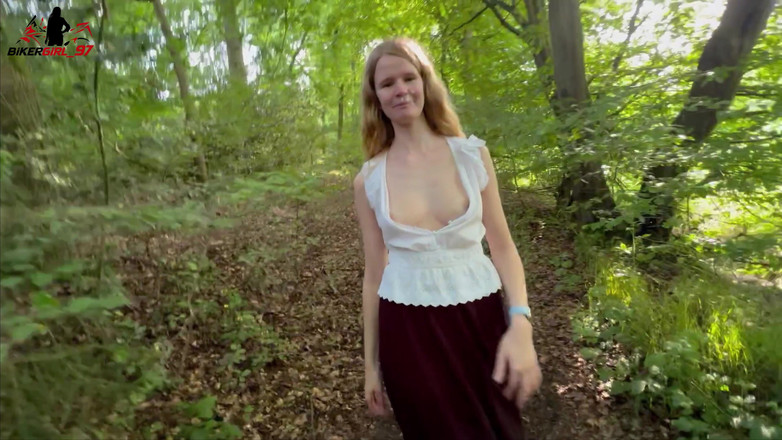 Bikergirl_97: Výstřik na obličej a riskantní procházka spermatem v lese