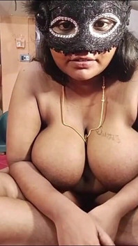 Big Boob Moster Tamil pratar och knullar video