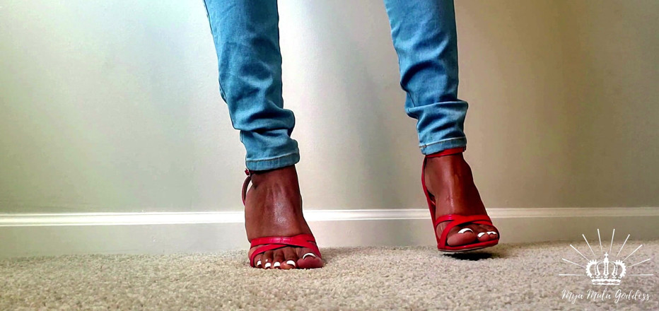 Mya Mula Goddess: Bratty Red Shoes menoreh kaki penghinaan
