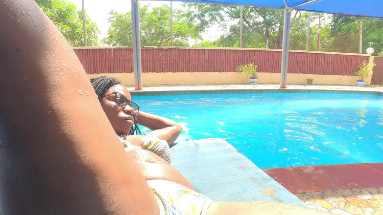 Black Swan: Табу занурення, міжрасова пара ледь не спіймана за моментом біля басейну