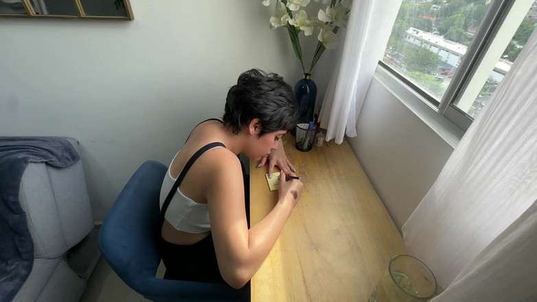 ManuelaAlvarez: Jag ser min rika styvdotter rita bilder och jag blir...