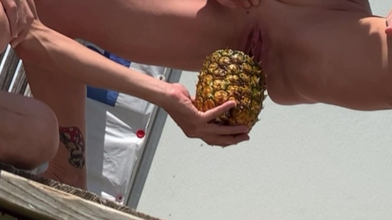 Farmers Wifey: 19-jähriger junge probiert ihre natursekt aus ananas