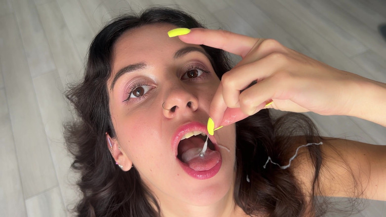 Katty West: di mulut bermain dengan sperma
