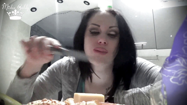 Goddess Misha Goldy: 娇小的人 - 最美味的菜肴