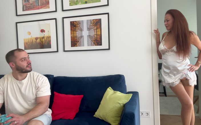 Adam Costa: Máy bay bà già bị phá hủy đít và chuột rút...