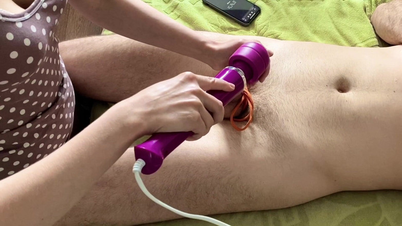 Julia-Softdome: Babe kanter kuk med stor hitachi - förstörd orgasm