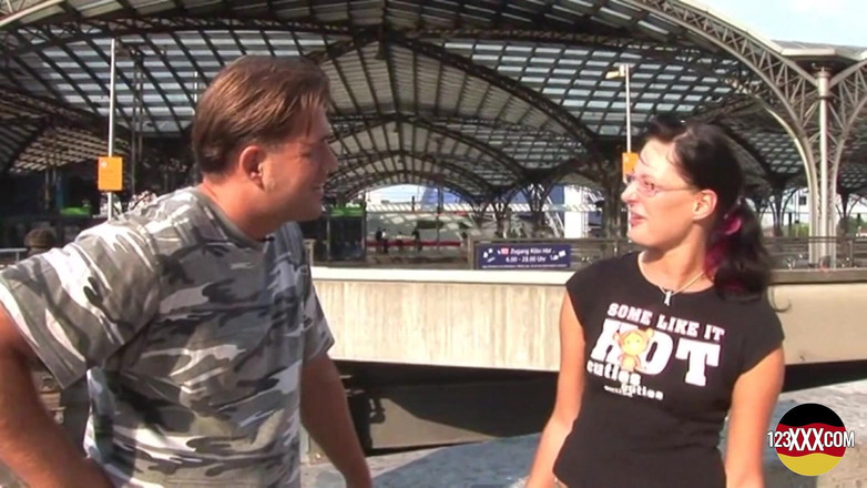 123XXX - Fucked Amateurs in Germany!: काले बाल वाली को अपने चश्मे पर गर्म वीर्य मिलता है