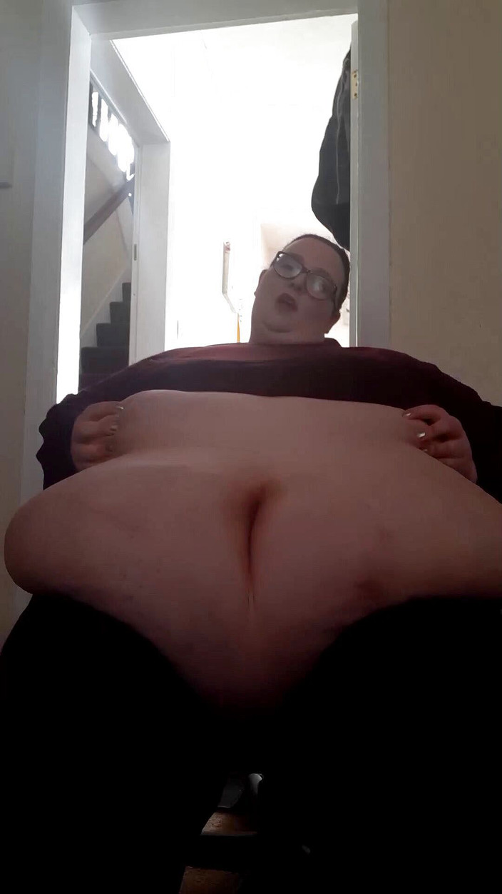 SSBBWLadyBrads: Vaše obézní bohyně ve tmě