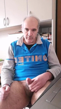 Я кончаю в свой кофе и глотал все это горячее