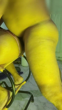 Dieser typ kam so tief, dass ich das sperma in meinem bauch spürte