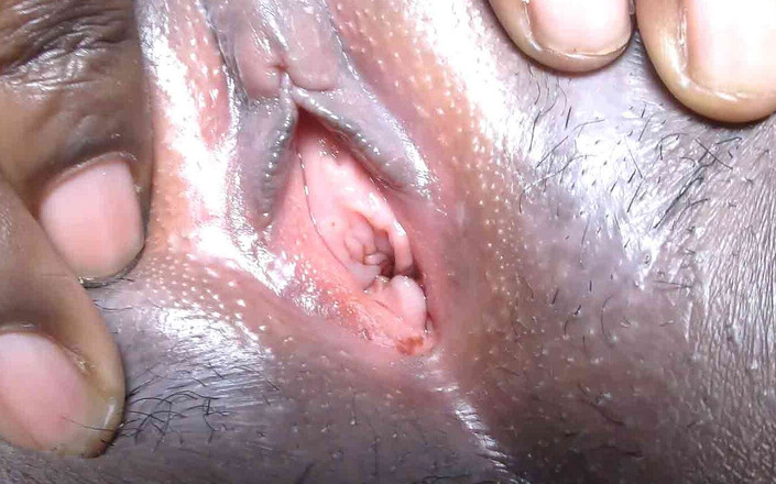 Bam-bulax: Âm hộ trinh nữ tuổi teen đút một con cu to...