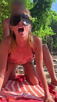 Intensive strandsex doggy, cowgirl-positionen &squirting - Nomadenspiel - Fhd
