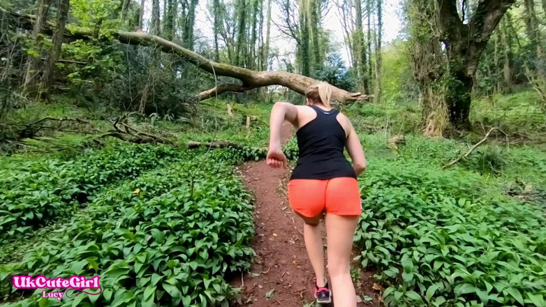 UKCuteGirl Lucy Lauren: Musel jsem venku stékat, zatímco jsi se díval: Zoufalé běhání