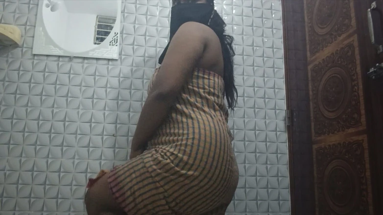 Skakoi: Desi Girl Shower Bathroom