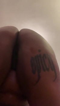 Ébano peituda mostrando seu corpo 4 u