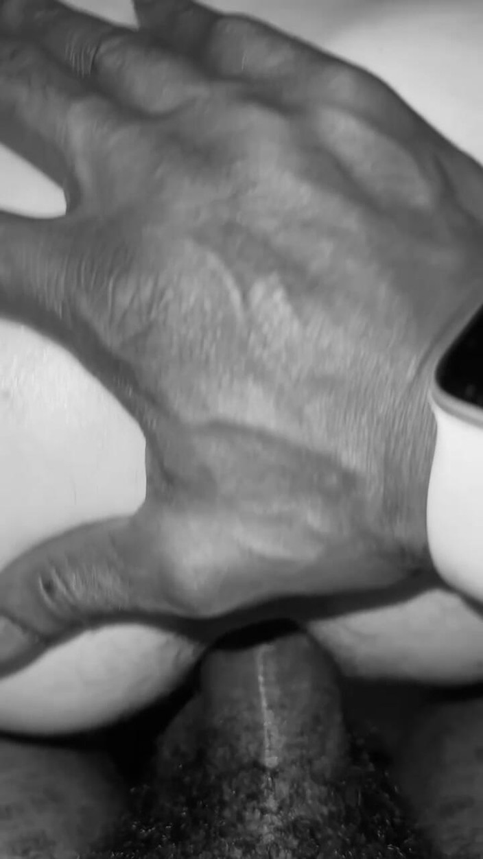 BBC11inchTOP: I suoi buchi sono stati fatti per il cazzo nero