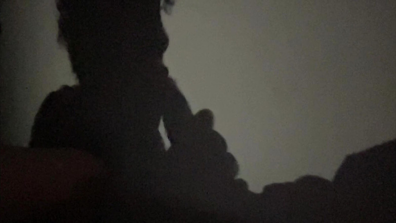 Lily & Theo: Delicioso juego de sombras, mujer sombra chupa la silueta de...