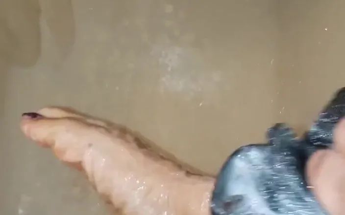 Madame SkorpSolez: Nothing Like a Hot Shower. Now Come Oil Them up...