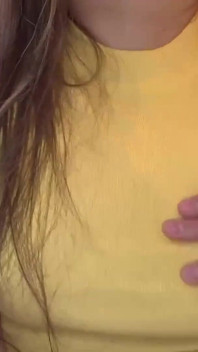 Hook-up internet: una moglie tettona, sgrilletta la figa rasata e succhia il mio cazzo -3