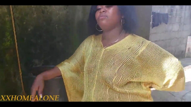 Home Alone: Dicker fetter arsch gegen großen fetten schwanz. Nachbarn-kampf teil 1