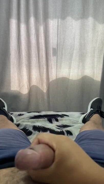 Dylan Ford: Twink Brazil melancap dan memancut mani dengan kasut pada | Dylan...