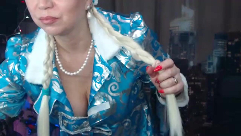 AimeeParadise: The mature Snow Maiden is sucking santa's dick!