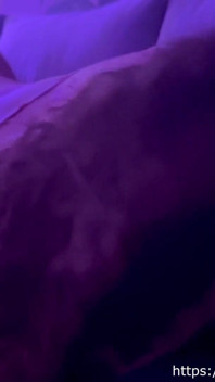 Vợ tôi thực sự thích đụ một chàng trai khác trong khi chồng cuckold của cô ấy thủ dâm