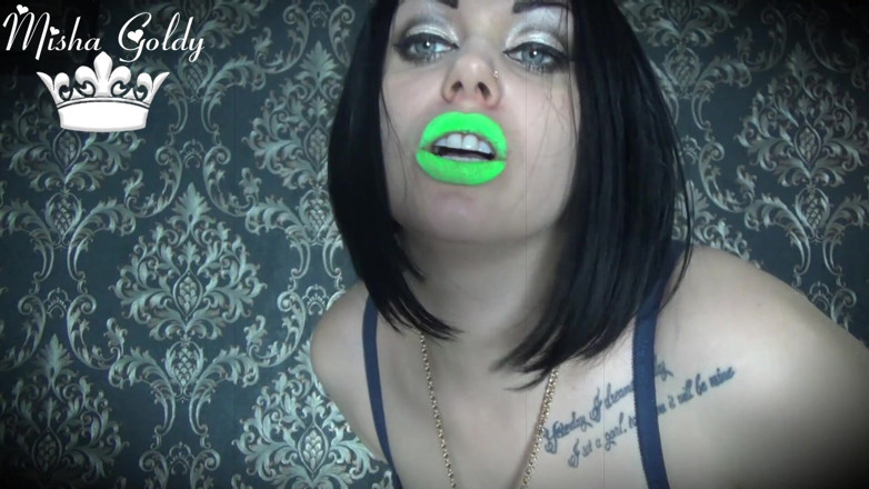Goddess Misha Goldy: Neonowa zielona szminka wielbienie niewolników