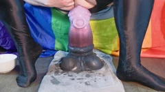 骑乘我的阿森纳最胖的玩具并伸展自己高潮