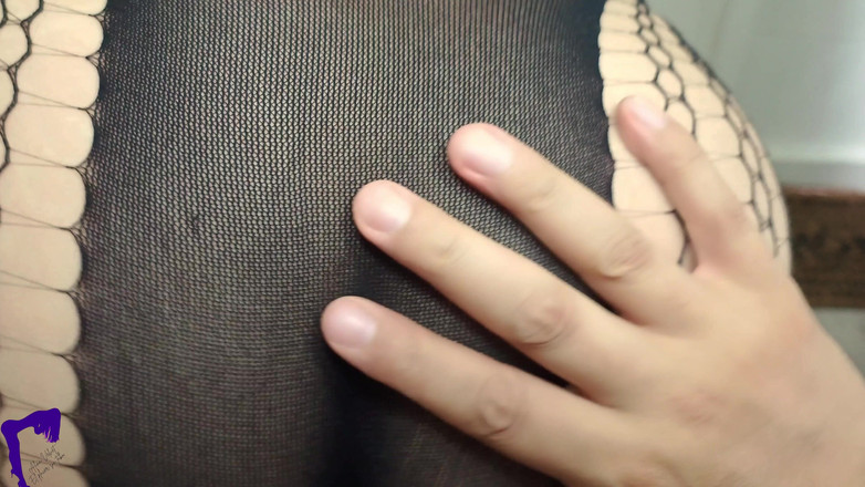 AlinaVelvet: Pijat toket dan crot di dalam memek tante semok latina...