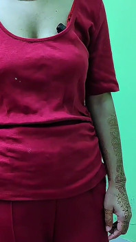 Eu estou fodendo com minha meia-irmã quando minha meia-irmã está louca por sexo duro