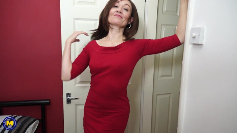 Mature NL: seksi british chodne laayak mammi Kitty Cream bistar men hastamaithun...