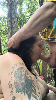 La marea petrecere din tabără, o străină s-a ales cu căluș și s-a futut pe la spate